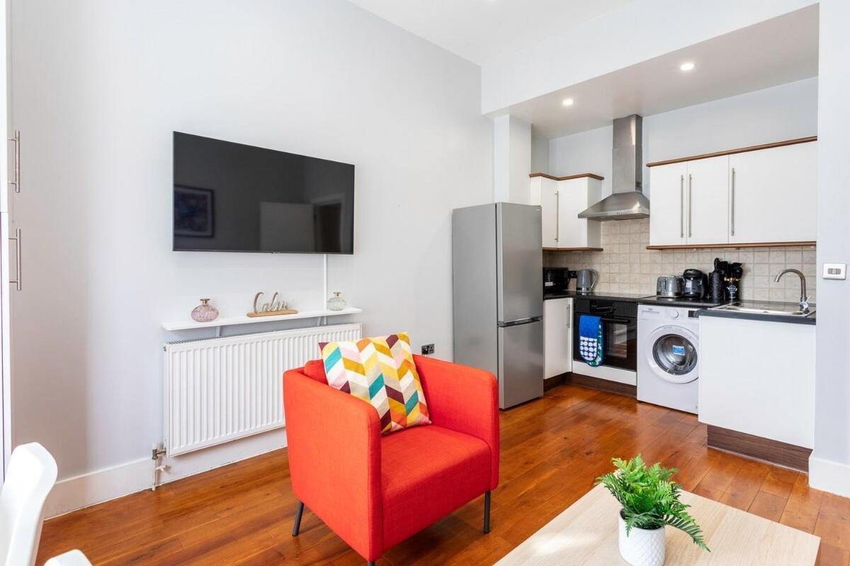 Spacious Clapham Junction Flat Near Station Long Friendly * London